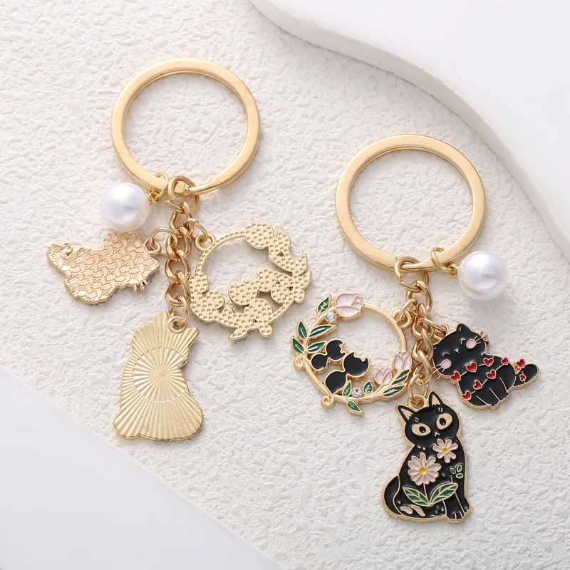 Black Cat Pearl Wreath Keychain