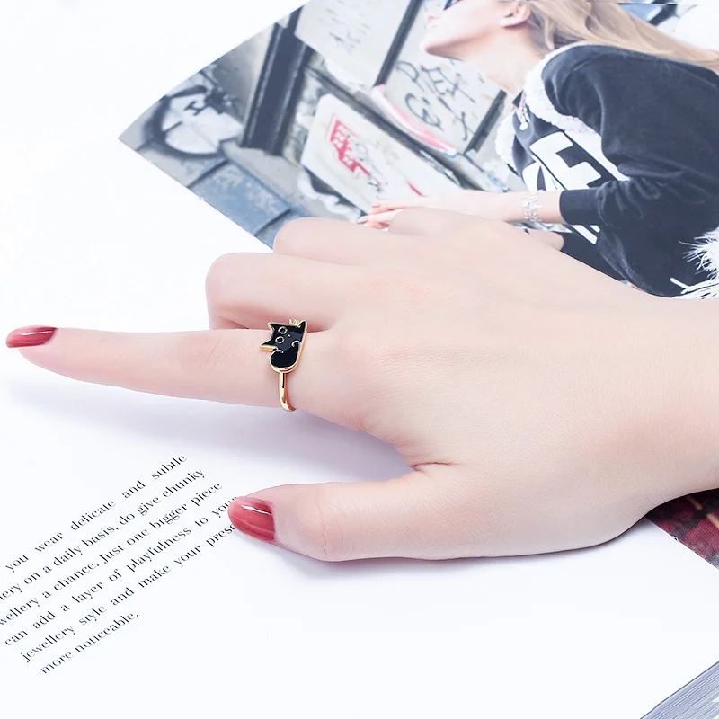 Black Cat Gold-tone Band Ring