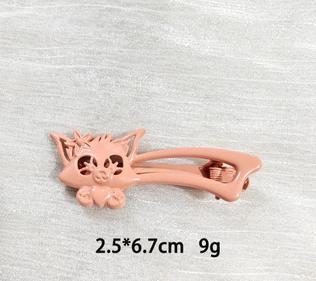 Pastel Cream Skull Hair Clip